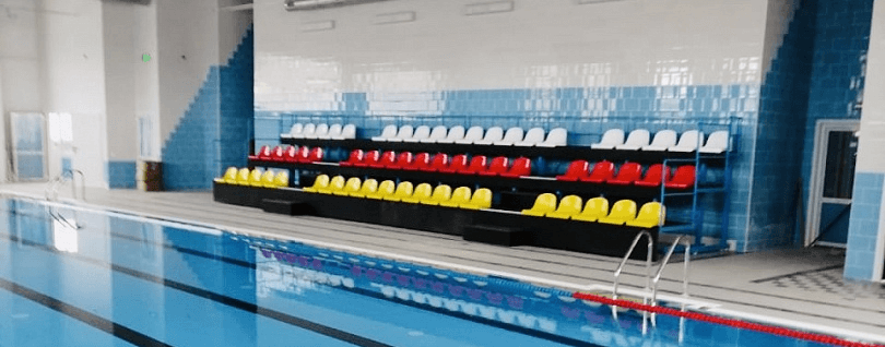 Спортивные трибуны в бассейне