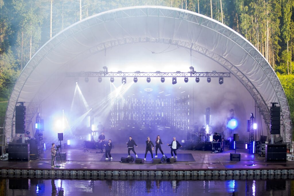 Концерт Димы Билана на сцене в Доброграде